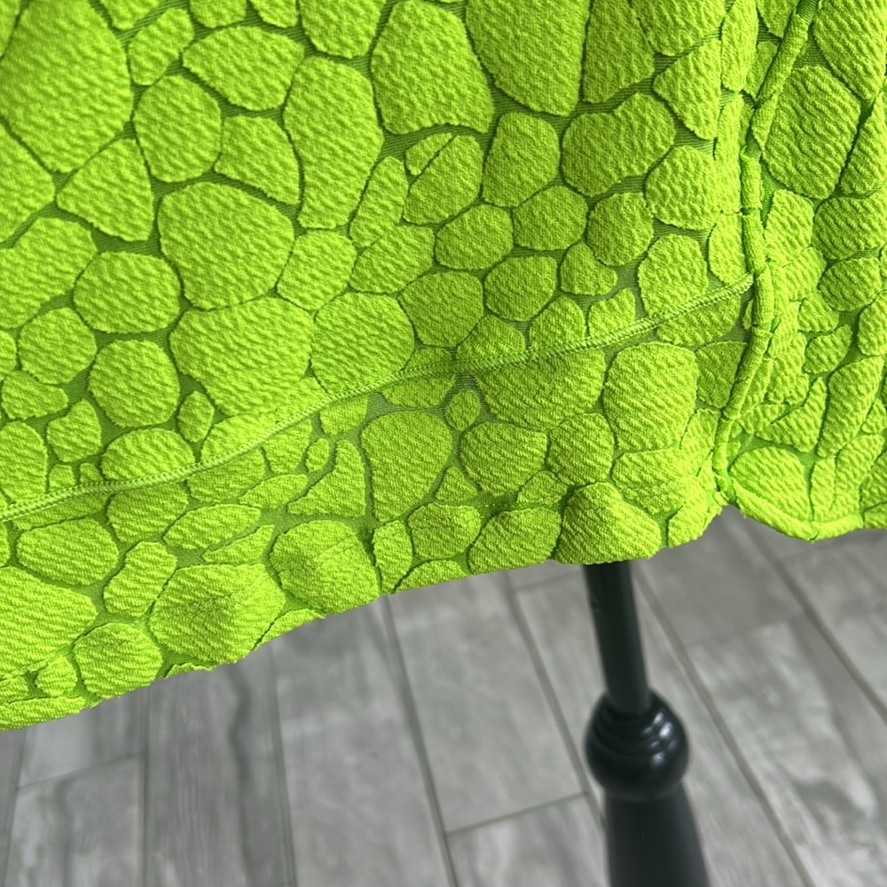 Ali Miles Neon Green Textured Short Sleeve Top - Picture 3 of 8